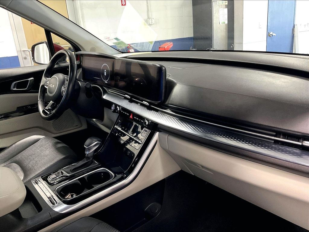 2023 Kia Carnival — photo 14