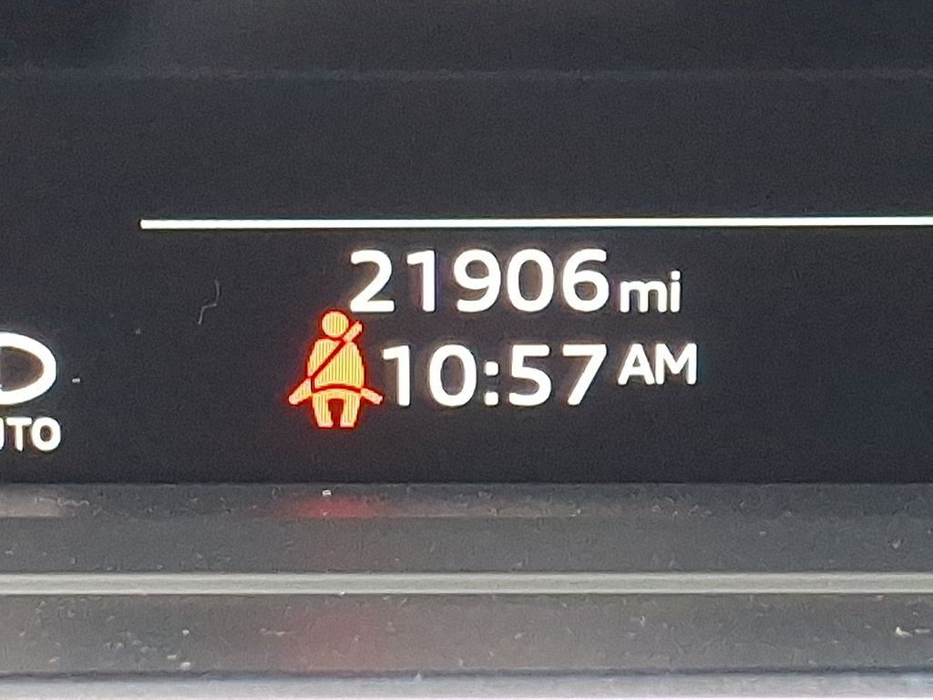 Thumbnail: 2022 Audi S8 - 21