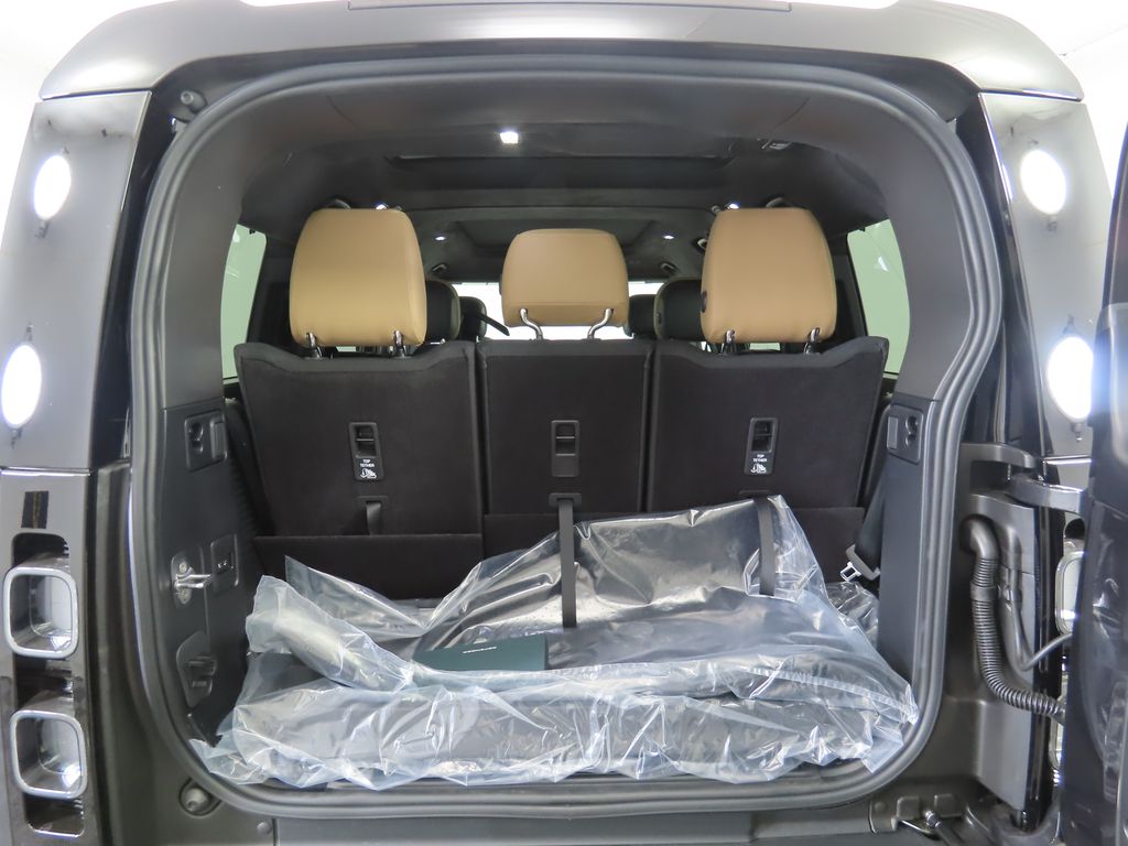 Thumbnail: 2025 Land Rover Defender - 31