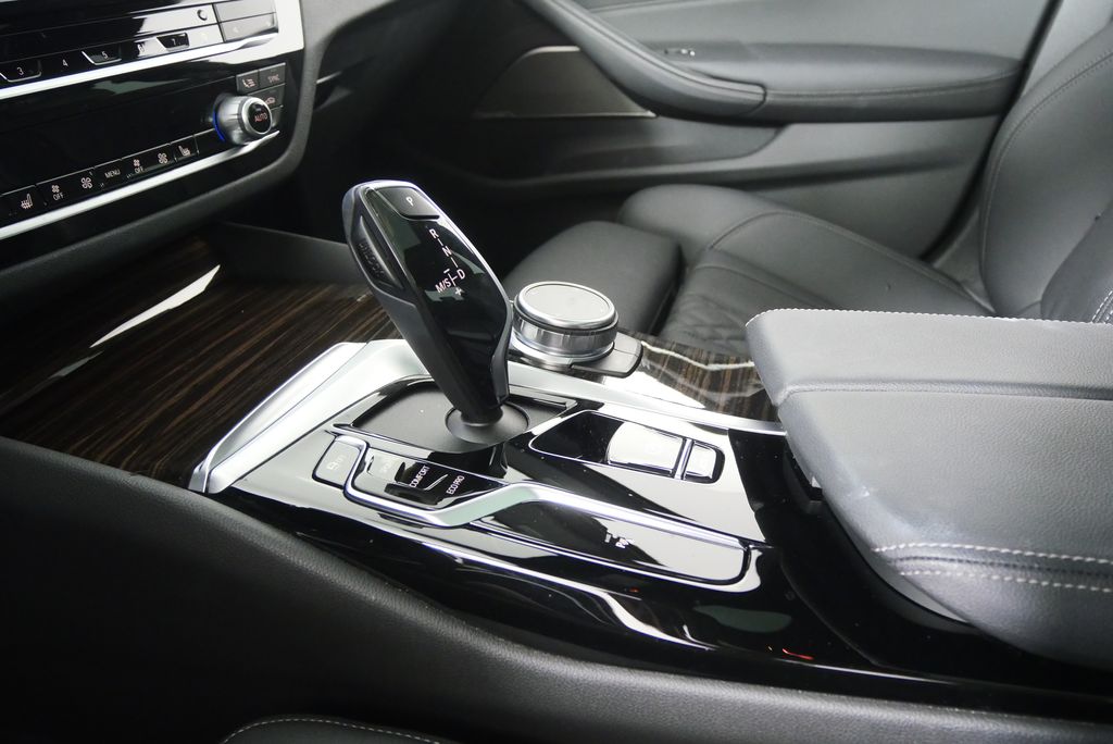 Thumbnail: 2023 BMW 5 Series - 28