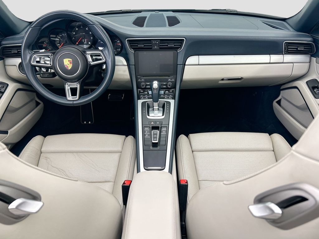 Thumbnail: 2017 Porsche 911 - 16