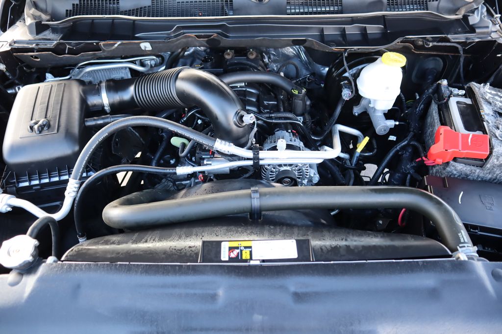 Thumbnail: 2020 RAM 1500 Classic - 28