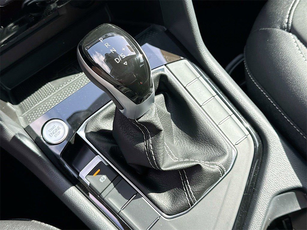 New 2024 Black Pearl Volkswagen 1.5T SE image 17