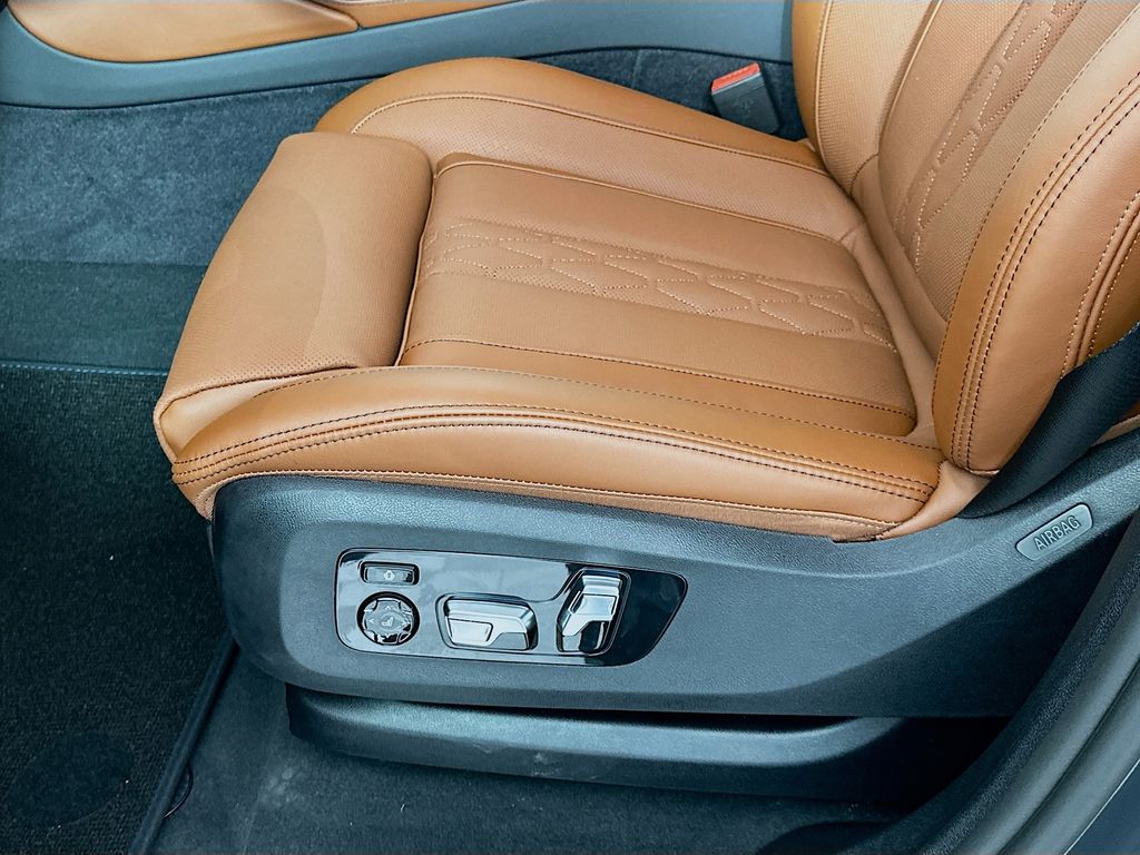 Thumbnail: 2026 BMW X6 - 21