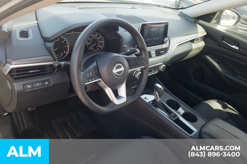 Used 2025 Gray Nissan 2.5 SV image 5