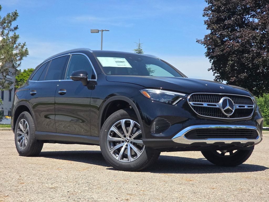 New 2026 Black Mercedes-Benz GLC 300 image 2