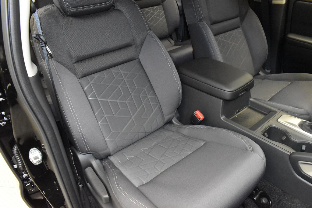 Thumbnail: 2025 Nissan Frontier - 30