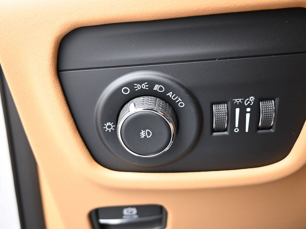 New 2025 Bright White Clearcoat Jeep Summit image 34