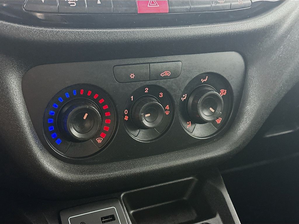 Used 2020 White Ram Tradesman SLT image 18