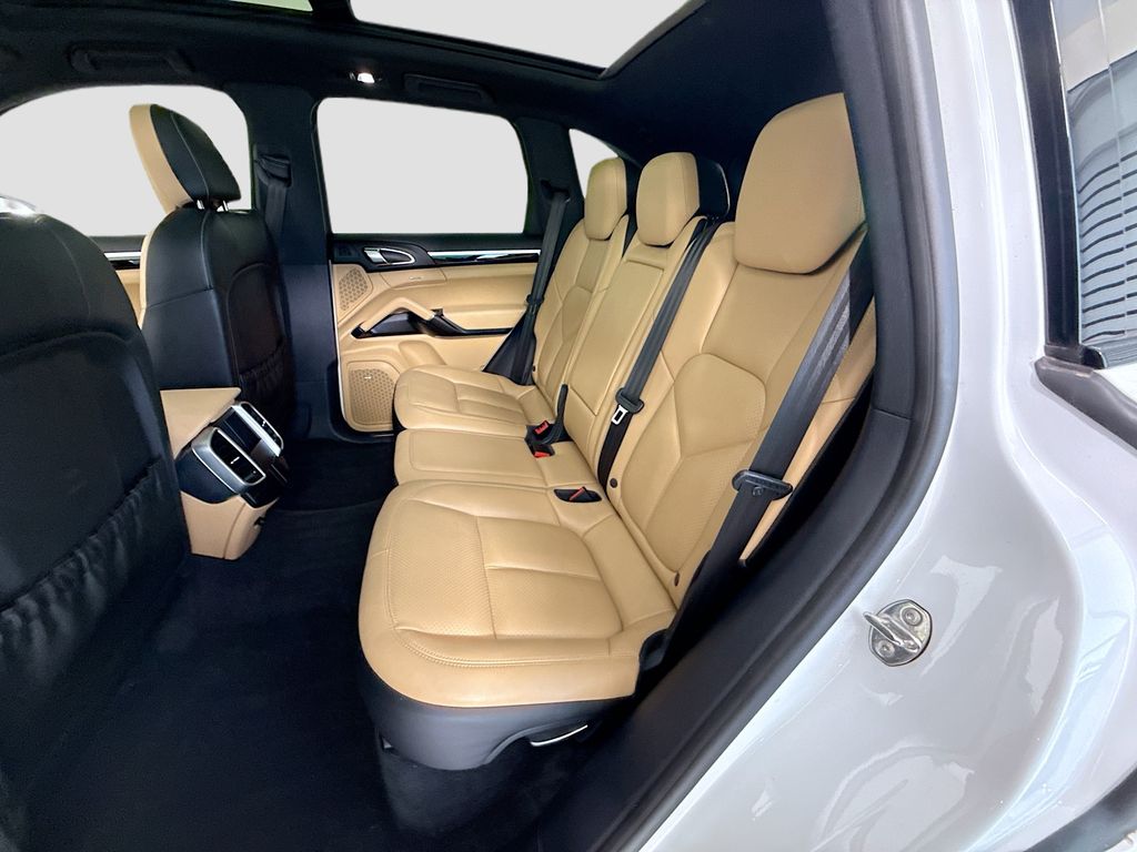 Thumbnail: 2017 Porsche Cayenne - 21