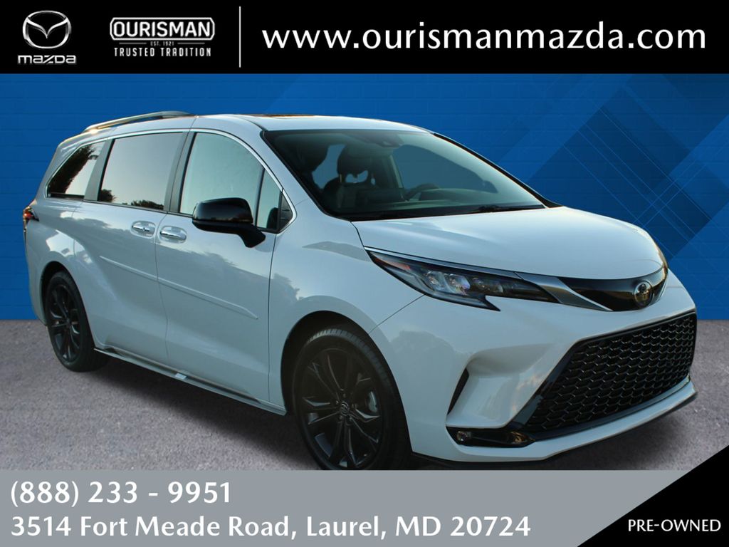 2022 Toyota Sienna XSE 2