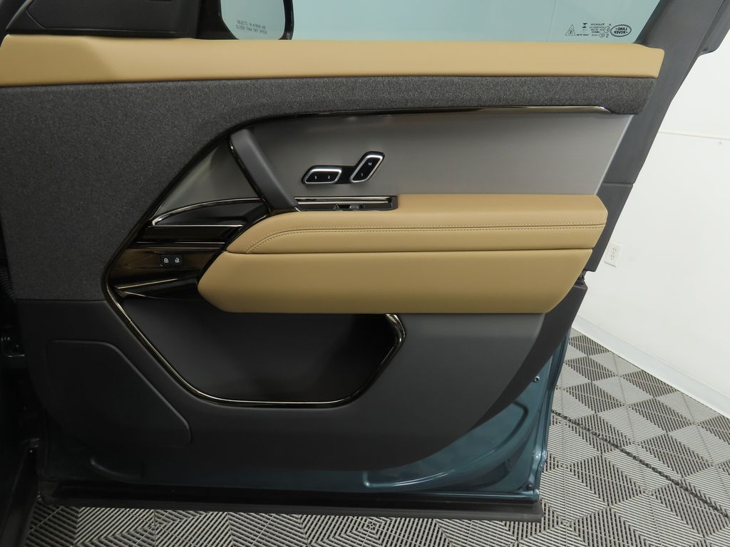 Thumbnail: 2025 Land Rover Range Rover Sport - 25