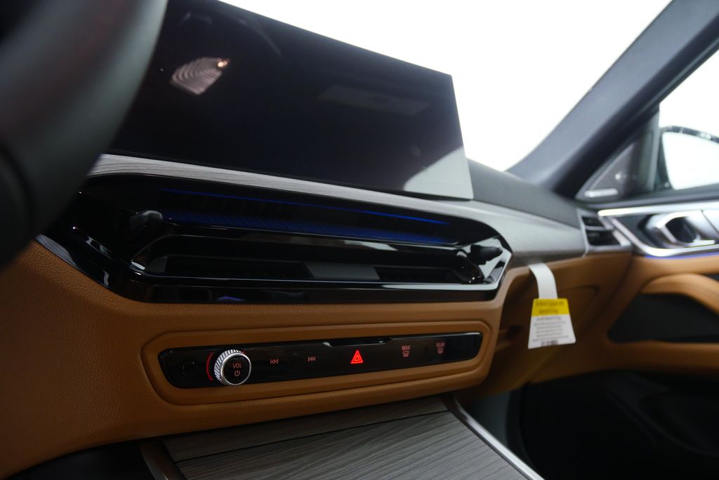 Thumbnail: 2025 BMW i4 - 21