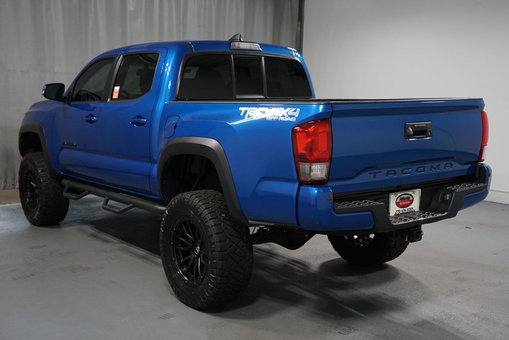 Thumbnail: 2016 Toyota Tacoma - 6