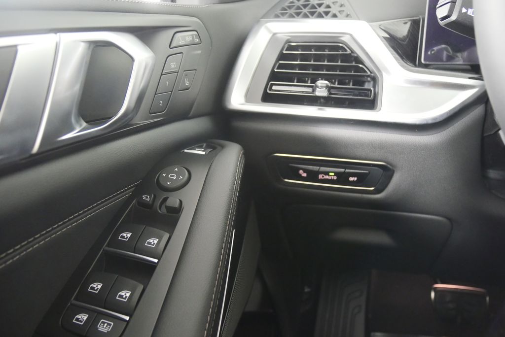 2026 BMW X7 xDrive40i 21