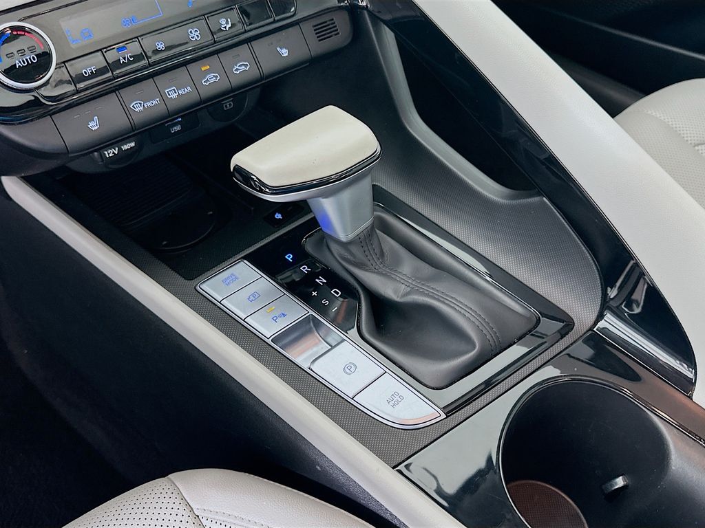 Thumbnail: 2024 Hyundai Elantra - 17