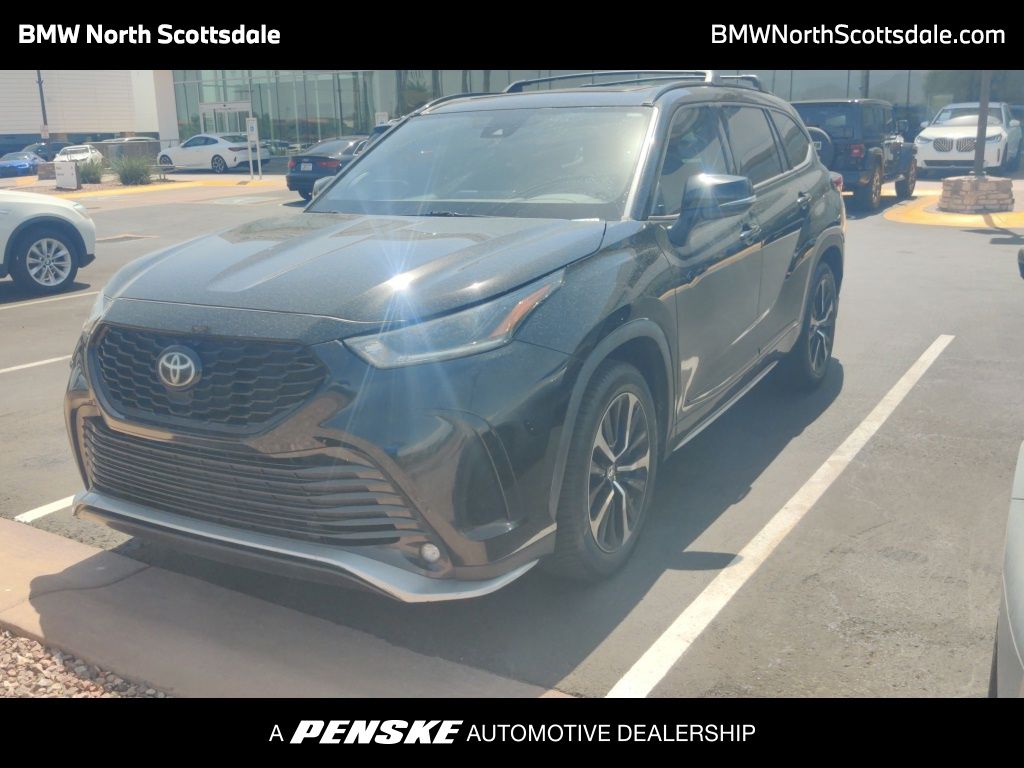 Midnight Black Metallic 2022 Toyota Highlander SUV / Crossover Front-Wheel Drive 8-Speed Automatic