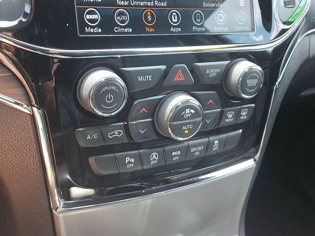Thumbnail: 2020 Jeep Grand Cherokee - 17