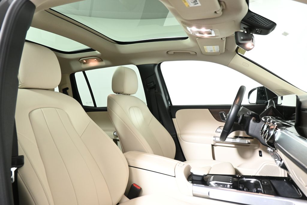 2021 Mercedes-Benz GLB 250 25