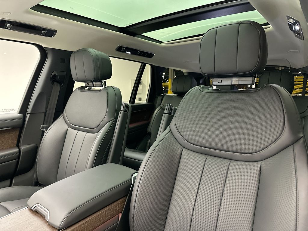 Thumbnail: 2025 Land Rover Range Rover - 7