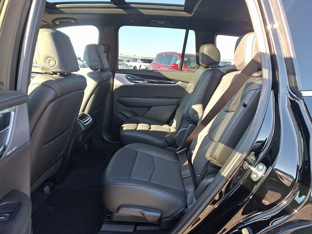 Thumbnail: 2025 Cadillac XT6 - 5