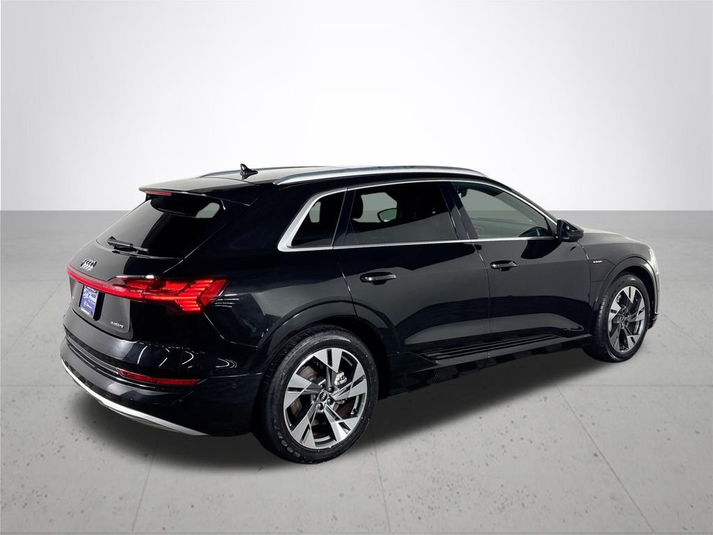 2021 Audi e-tron Premium Plus