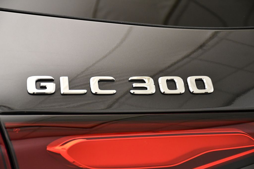 2025 Mercedes-Benz GLC 300 9