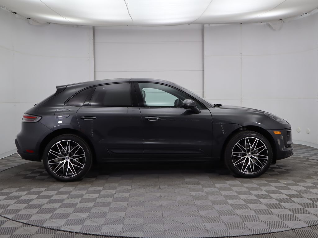 2025 Porsche Macan  4