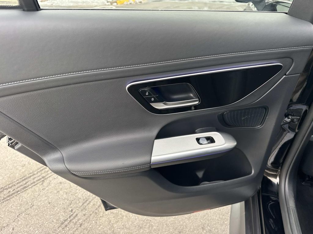 Thumbnail: 2025 Mercedes-Benz GLC - 27