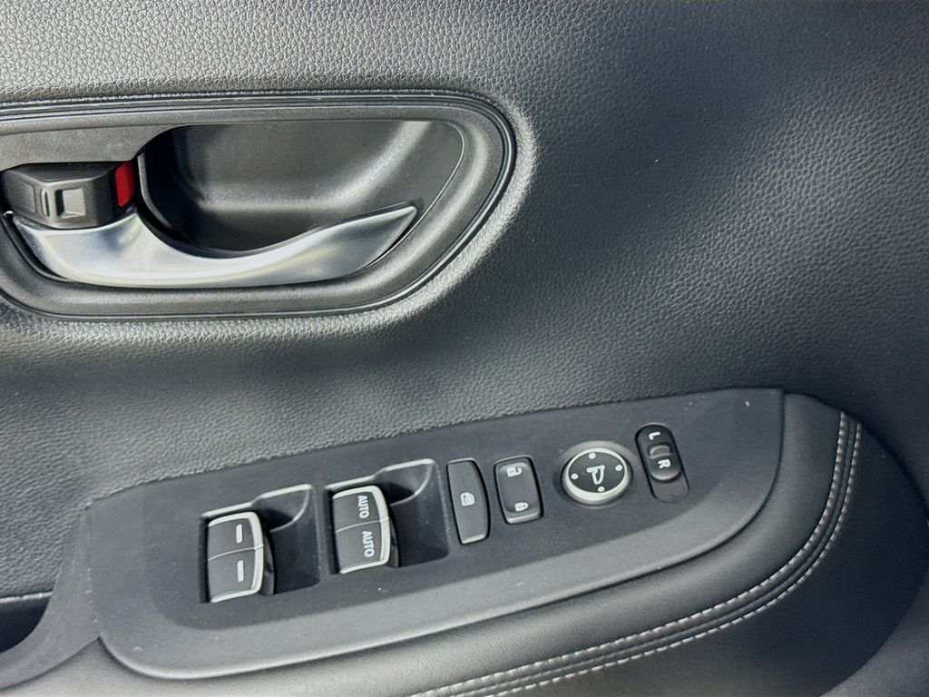 Used Car 2024 Honda Hr-v  Ex-l For Sale Under $30,000 In Austin, Texas