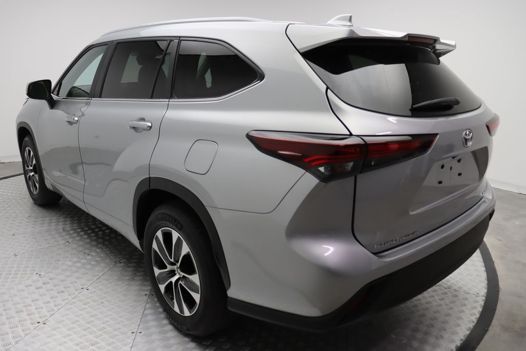 2024 Toyota Highlander XLE 11