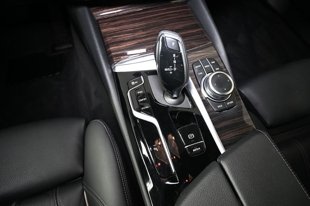 2022 BMW 5 Series 530i xDrive 19