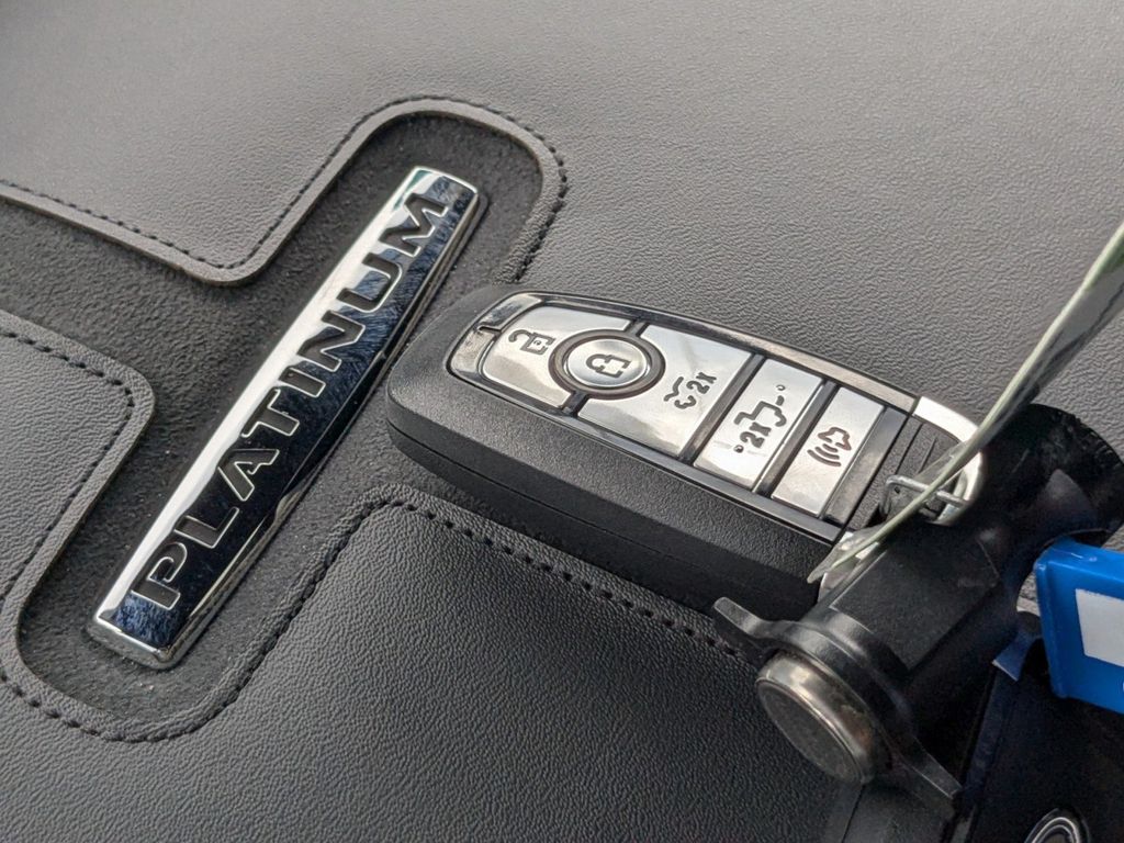 2025 Ford F-150 Lightning Platinum