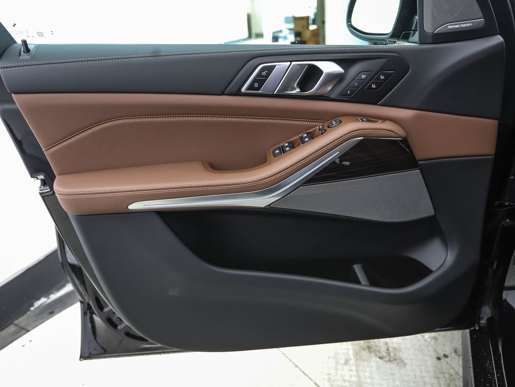 Thumbnail: 2026 BMW X5 - 9