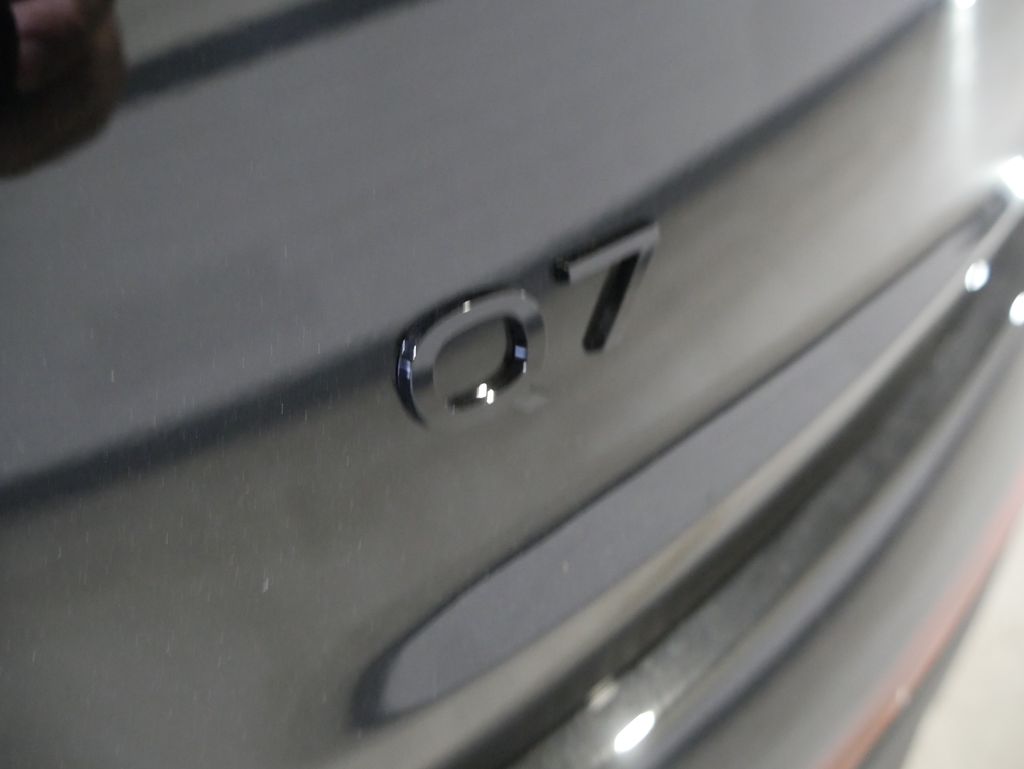 Thumbnail: 2026 Audi Q7 - 9