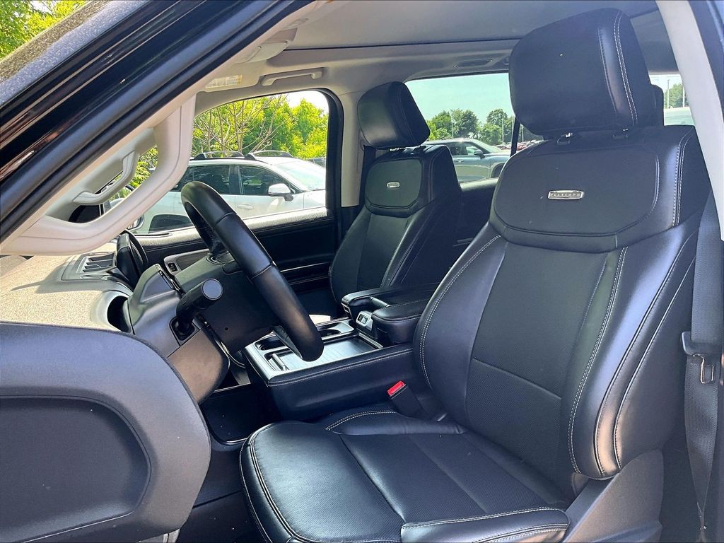 2025 Ford Expedition — photo 4