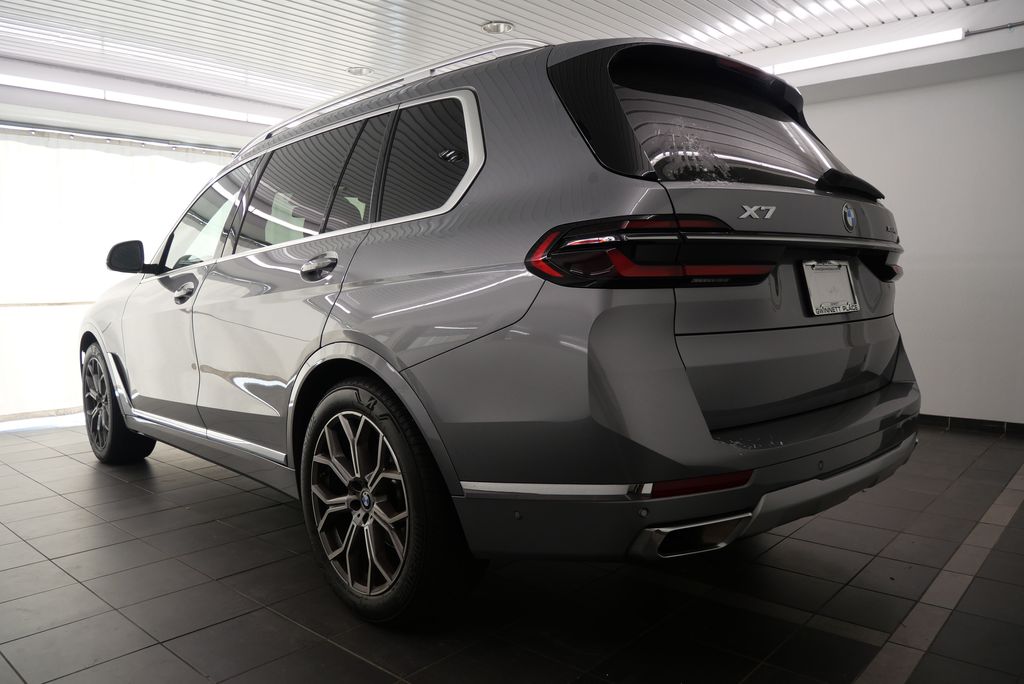 2023 BMW X7 xDrive40i 4