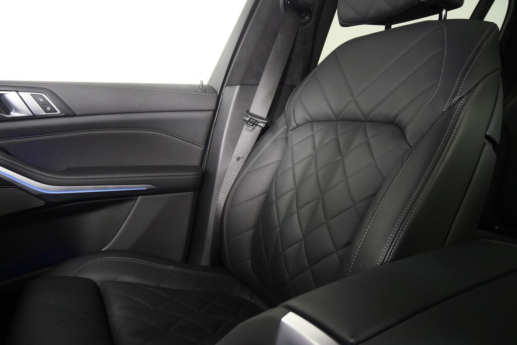 Thumbnail: 2023 BMW X7 - 29