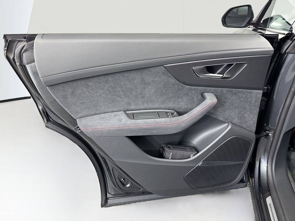 Thumbnail: 2026 Audi RS Q8 - 26