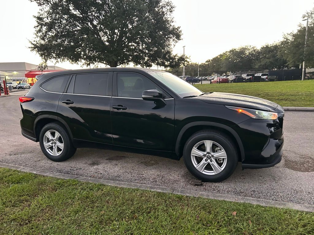 Thumbnail: 2023 Toyota Highlander - 7