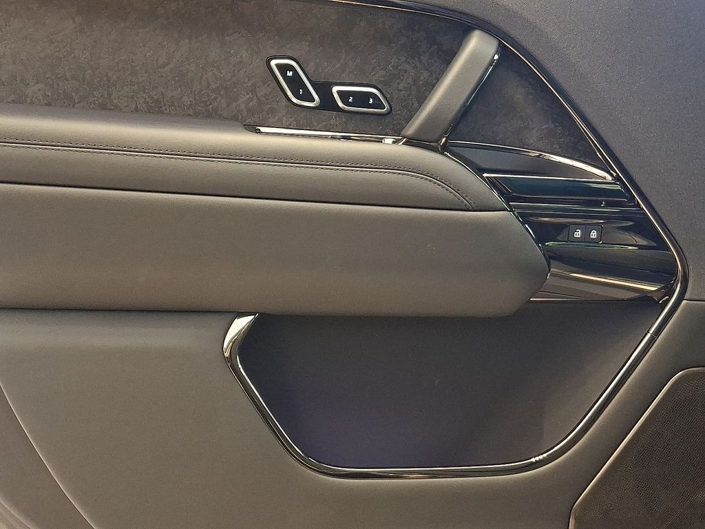 Thumbnail: 2025 Land Rover Range Rover Sport - 8