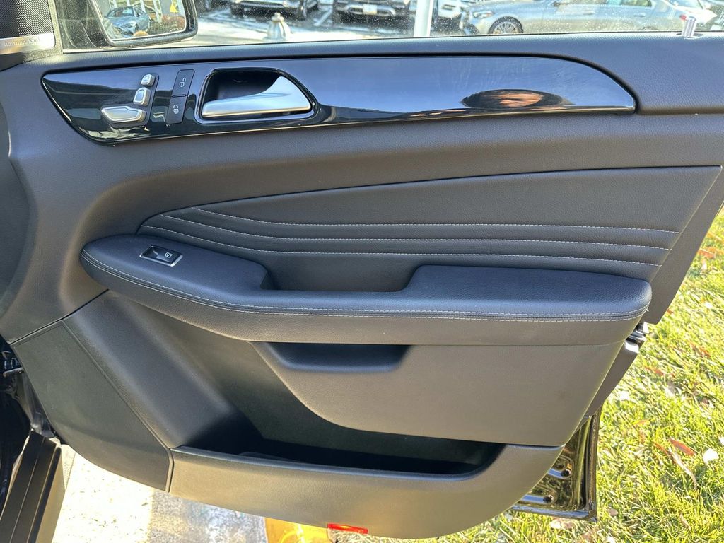 Thumbnail: 2018 Mercedes-Benz GLE - 19