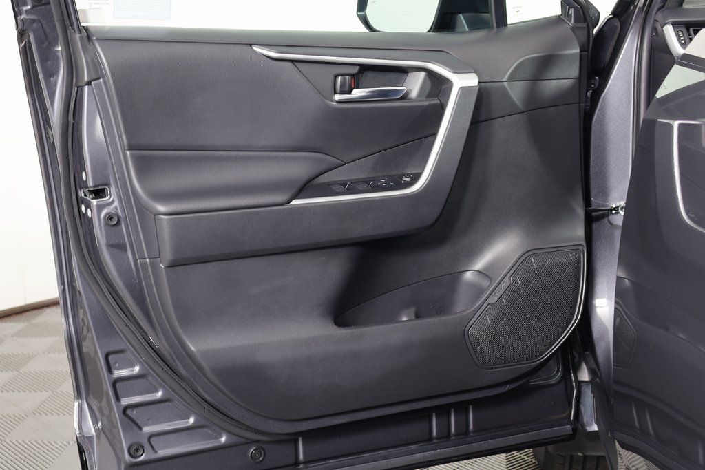 Thumbnail: 2022 Toyota RAV4 - 12