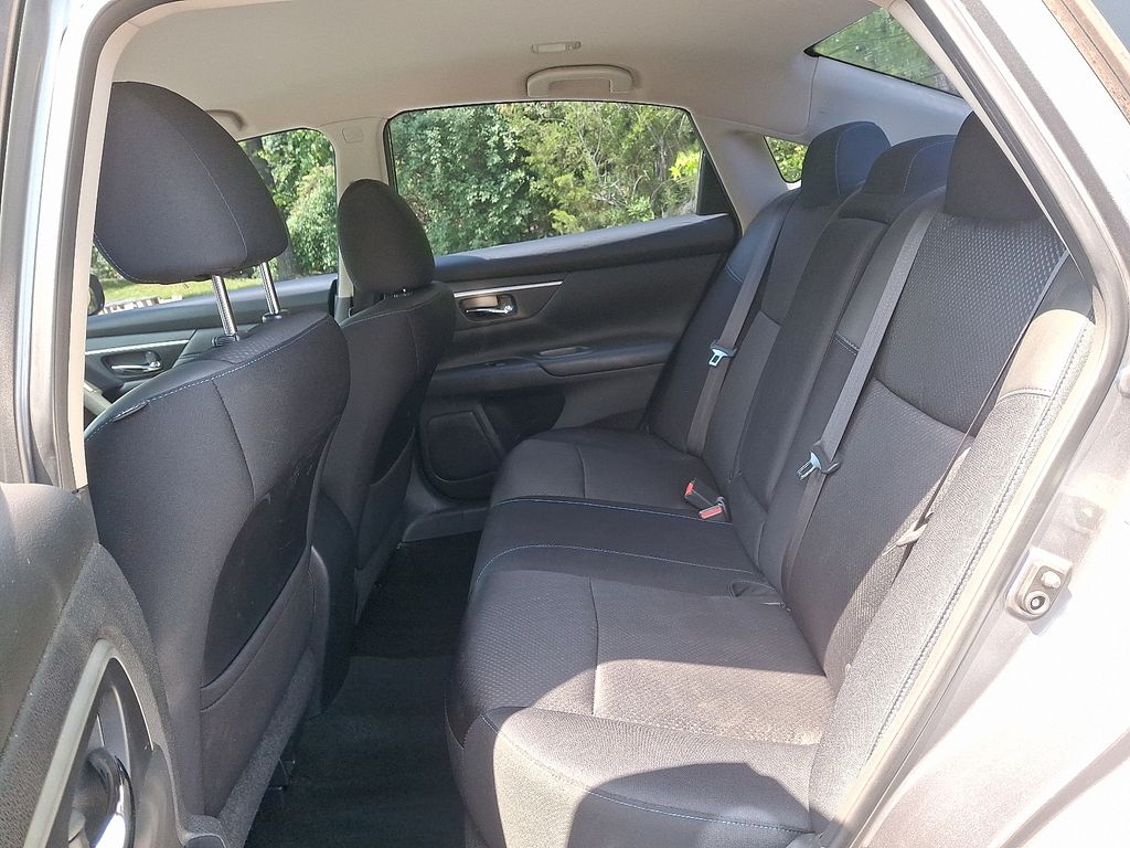 2017 Nissan Altima SR 10