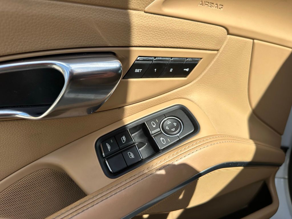 Thumbnail: 2017 Porsche 911 - 21