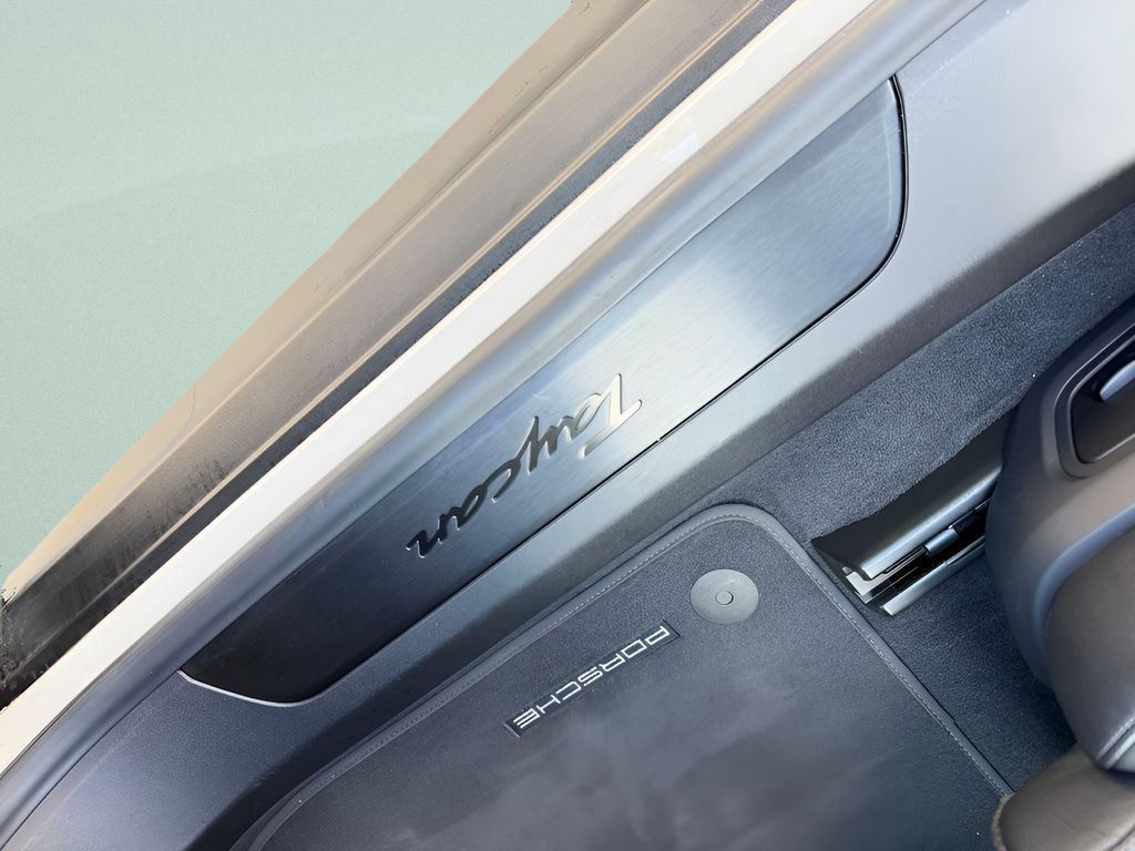 Certified Used 2022  Porsche  image 23