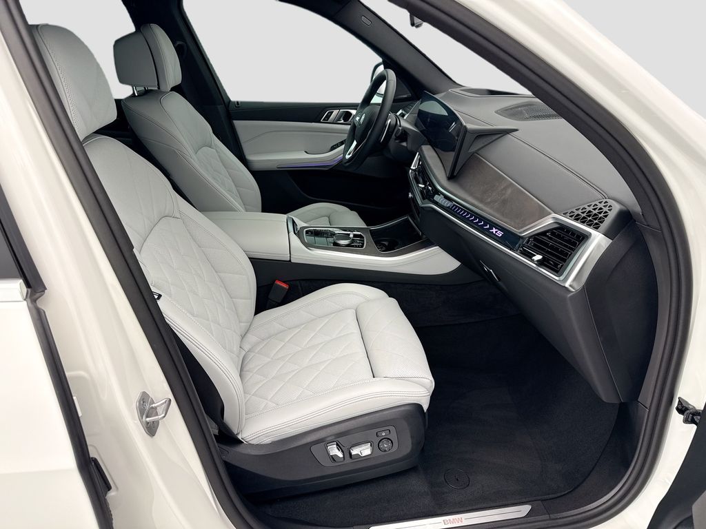 Thumbnail: 2025 BMW X5 - 19