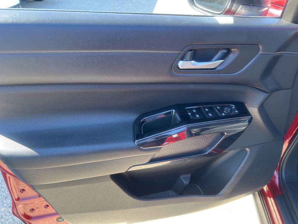 2022 Nissan Pathfinder SV photo