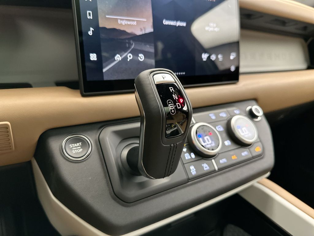 Thumbnail: 2025 Land Rover Defender - 12