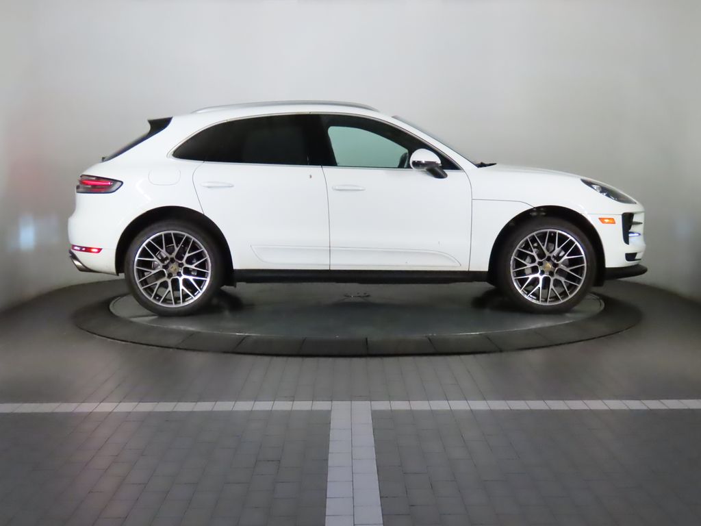 Thumbnail: 2021 Porsche Macan - 8